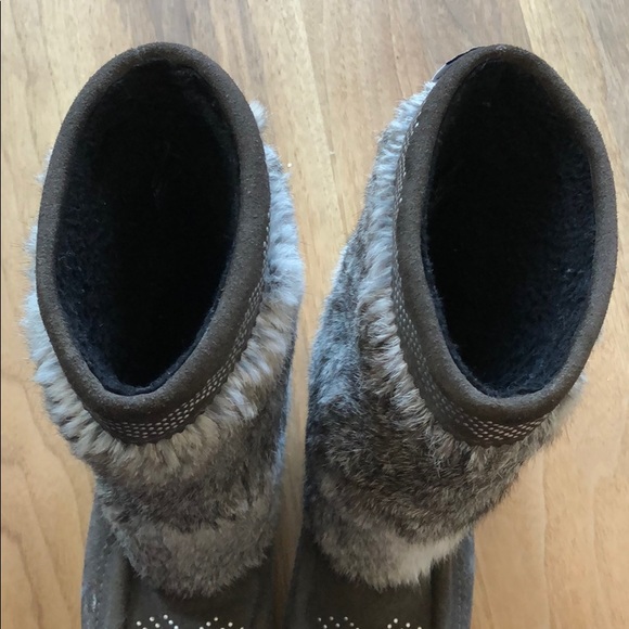 Gray Muks moccasin boots with fur - Picture 3 of 7